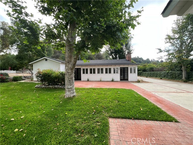 Building Photo - 2029 Las Palomas Dr