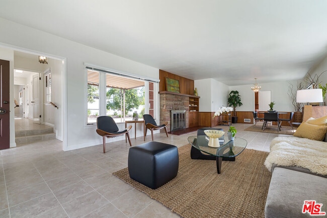 Building Photo - 100 E Kenneth Rd