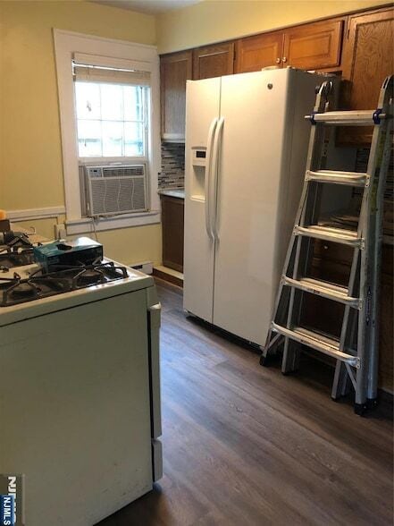 Building Photo - 115 Degroff Pl