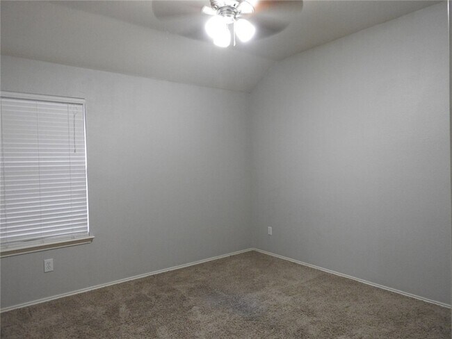 Building Photo - 6006 Holly Crest Ln
