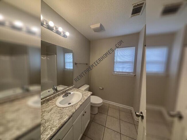 Building Photo - 12 Timberside Cove