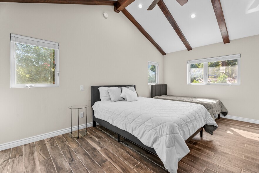 Bedroom - 4242 Van Nuys Blvd