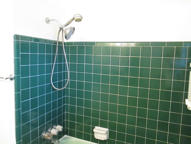 Building Photo - 2311 Bron Holly Dr