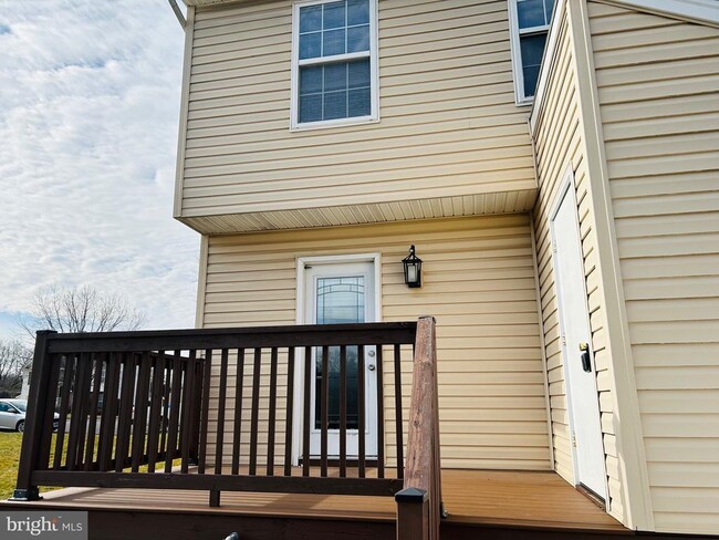 Building Photo - 140 Lexington Ct