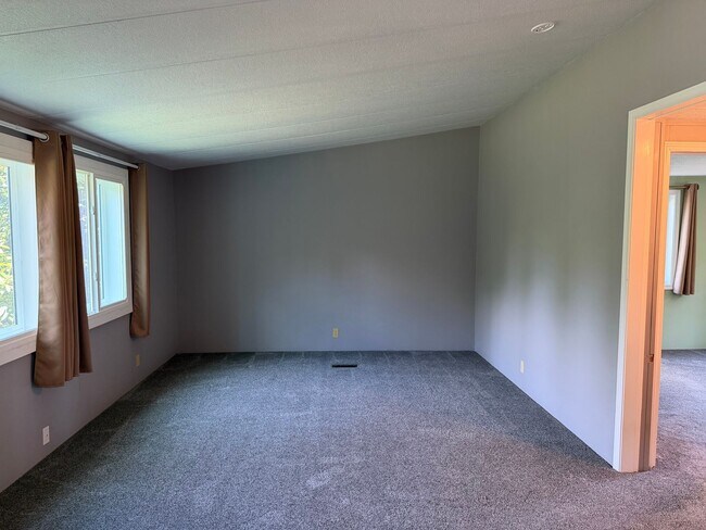Building Photo - 3-bedroom 2 bath house in Springfield!