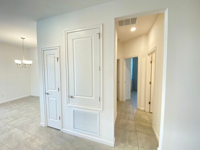 Building Photo - 1273 Hendon Lp