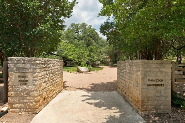 Building Photo - 220 Sailmaster St