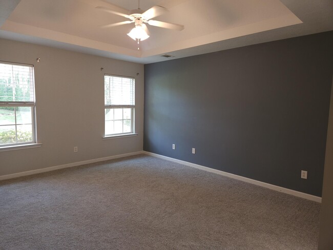 Building Photo - 219 Rainbow Falls