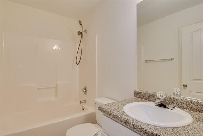 Building Photo - 476 Lory Ln