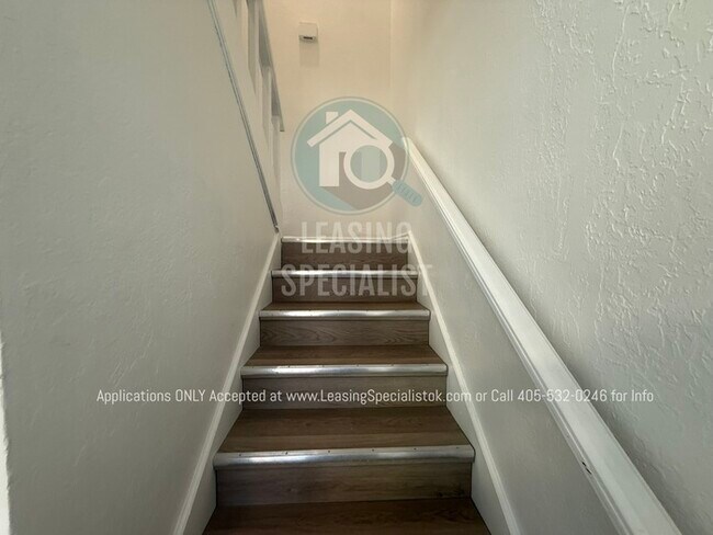 Building Photo - West Norman 2 Bed 1.5 Bath Townhouse Available for Your Immediate Move!