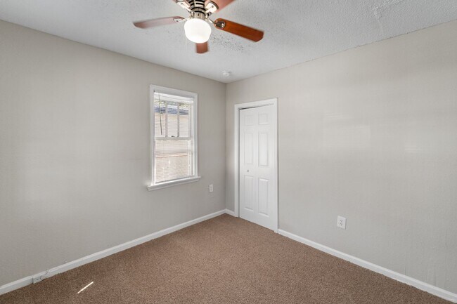 Building Photo - Bright & Stylish 3-Bedroom Home Near Downtown Savannah