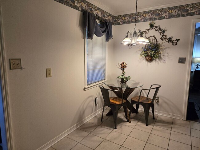 Building Photo - Broadmoor Historical  3 Bedroom 1 Bathroom