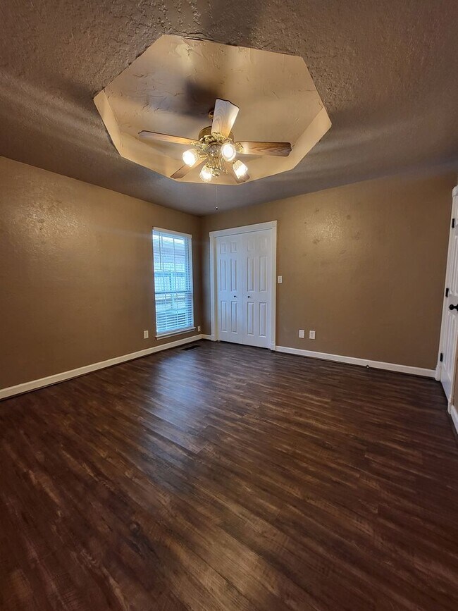 Building Photo - 2008 Grassland Dr