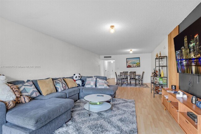 Building Photo - 6100 S Falls Cir Dr