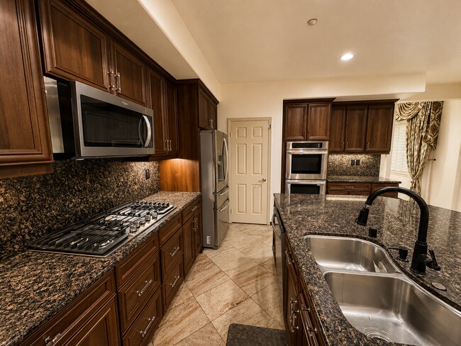 Building Photo - 621 Marbella Ct
