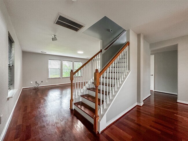 Building Photo - 5739 Westminster Village Dr