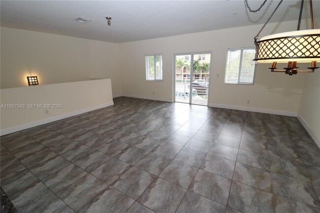 Building Photo - 609 NE 28th St