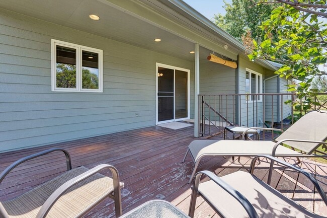 Building Photo - Single Family Home in LOLO, 4 bed / 3 bath...
