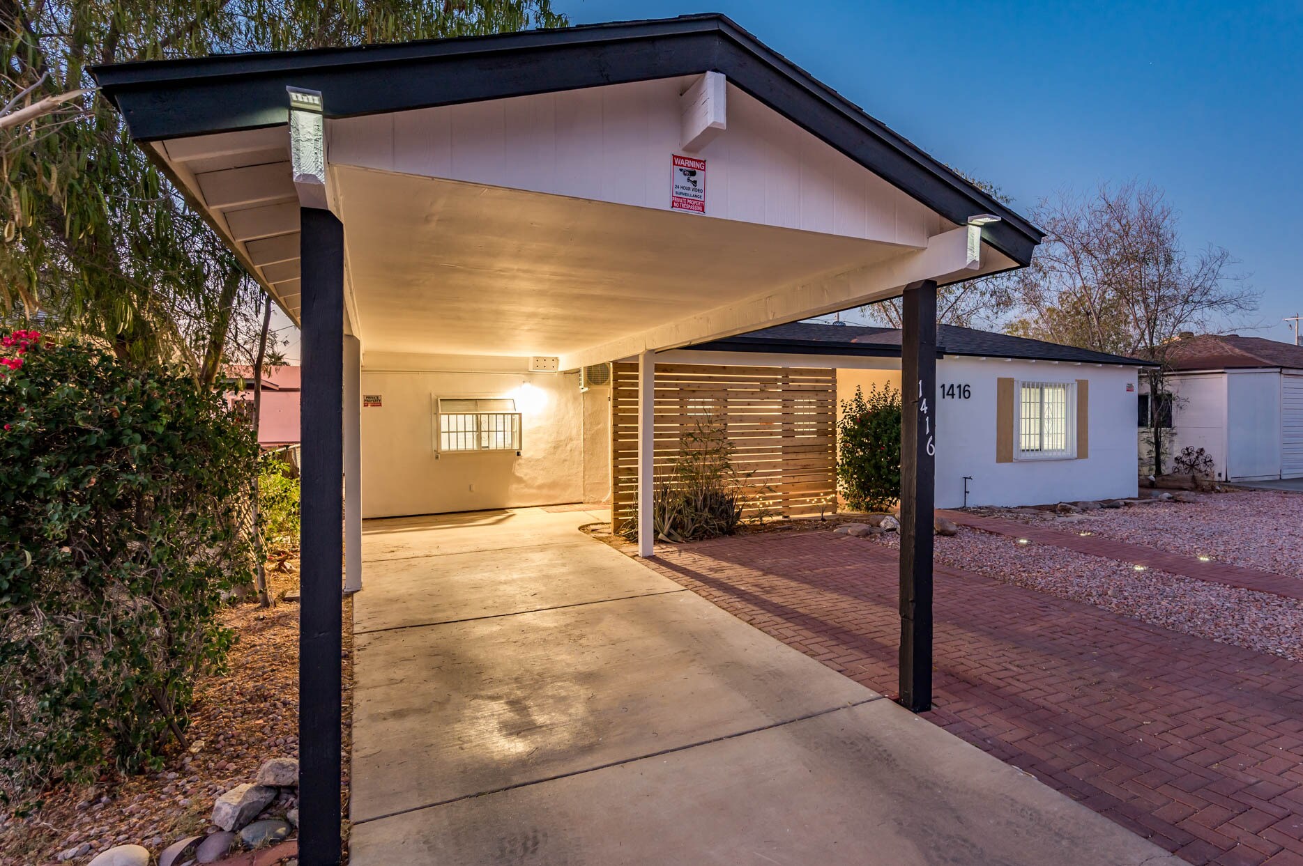 Building Photo - 1416 W Clarendon Ave