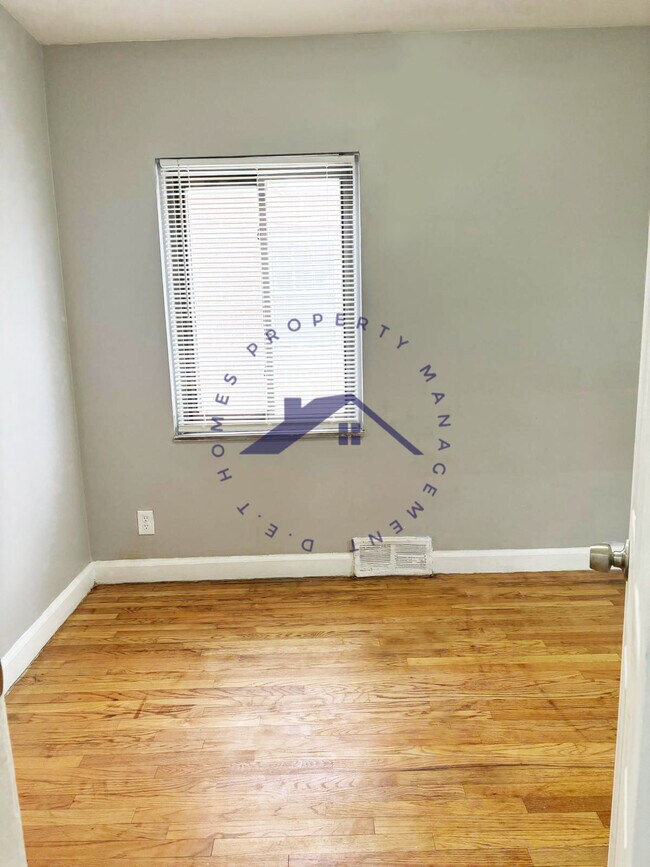 Building Photo - 9622 Rutland St