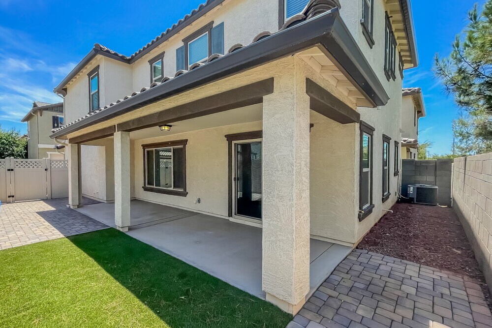 Building Photo - 825 S Swallow Ln