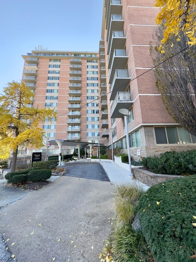 Building Photo - Spacious 2 Bedroom 2 Bath Condo near Johns Hopkins Homewood Campus!