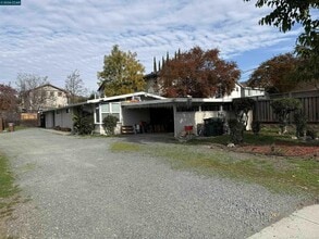 Building Photo - 2875 Euclid Ave