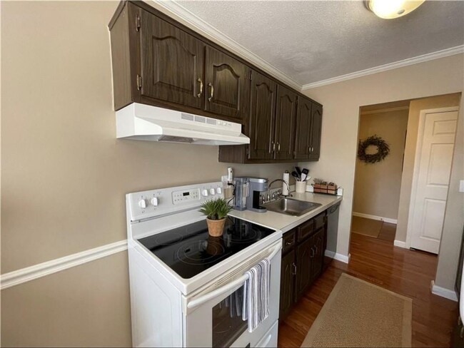 Building Photo - 41 Bullocks Point Ave