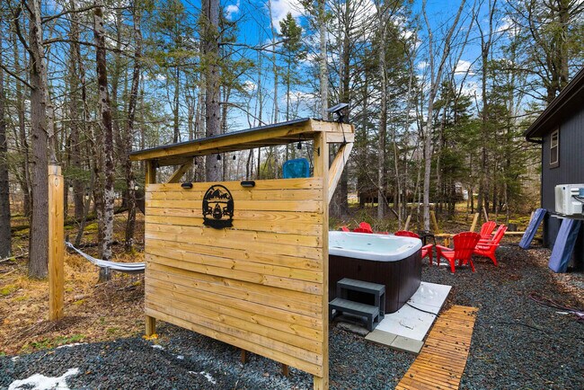 Building Photo - 3145 Ogontz Dr