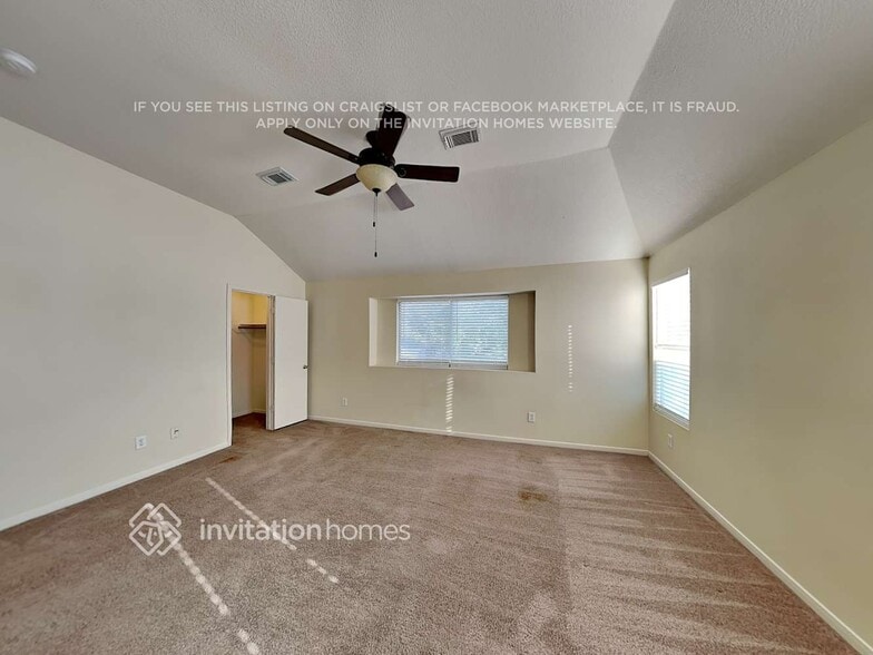 Building Photo - 1818 Day Lily Way