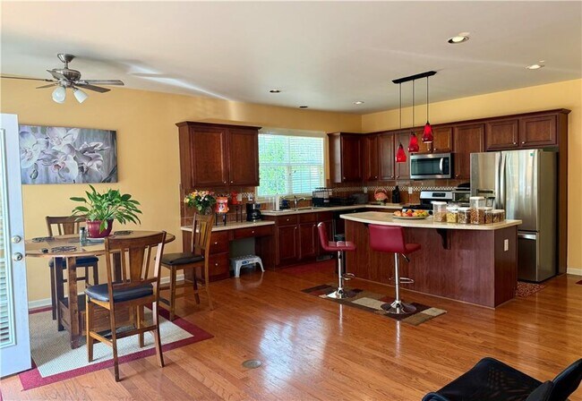 Building Photo - 585 Marylebone Dr