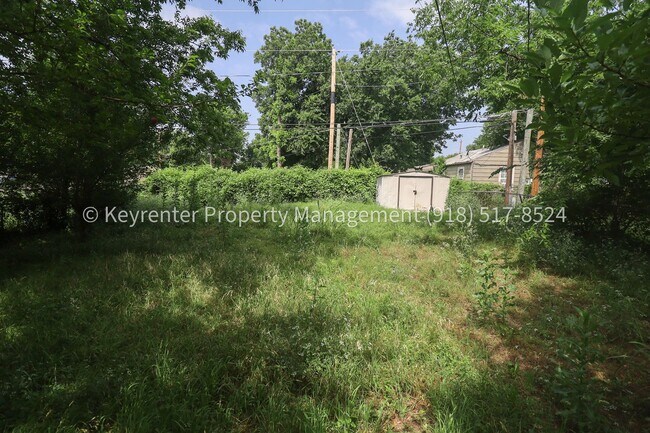 Building Photo - 2144 N Garrison Pl