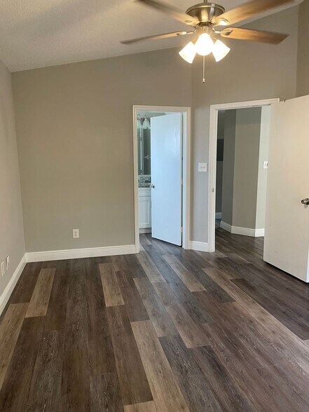 Building Photo - 3Bdrm 2Bath Villa -- Gated Community of Harbor Town