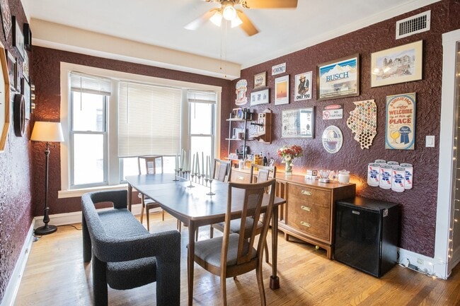 Building Photo - 1514 W Addison St