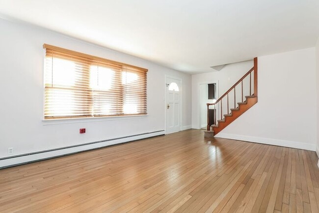 Building Photo - 525 Lonely Cottage Rd