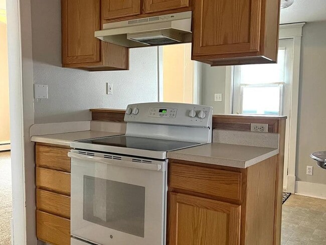 Building Photo - 819 N 5th St