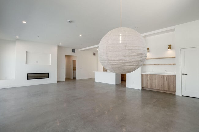 Building Photo - 416 Rosa Parks Rd