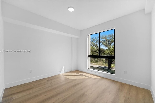 Building Photo - 2479 NE 192 St