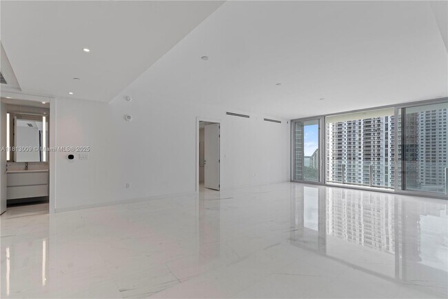 Building Photo - 300 Biscayne Blvd Way