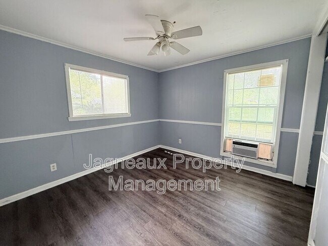 Building Photo - 4125 Legendre St