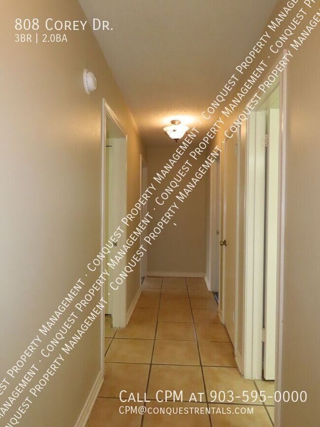 Building Photo - 808 Corey Dr