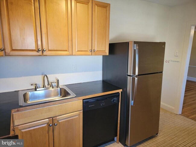 Building Photo - 301 Haverford Ave