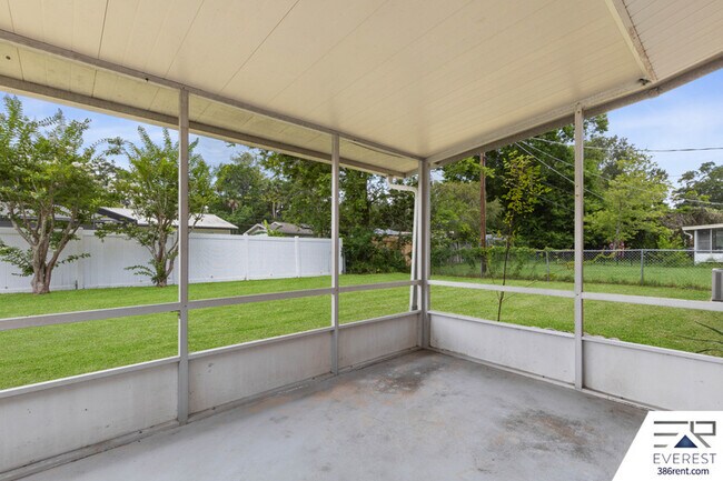 Building Photo - 1706 Western Rd