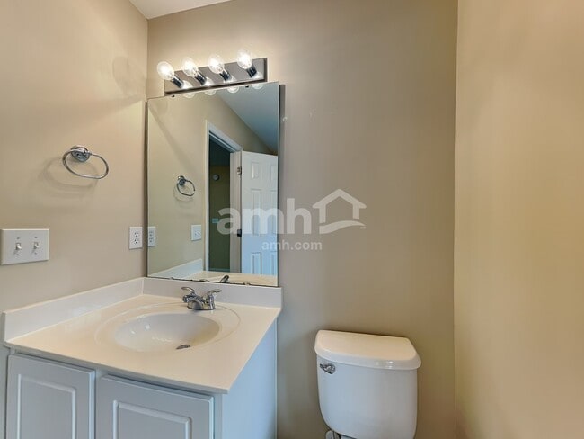 Building Photo - 83 Sioux Ln