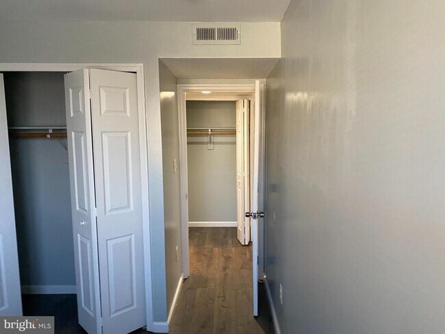 Building Photo - 7101 Donnell Pl