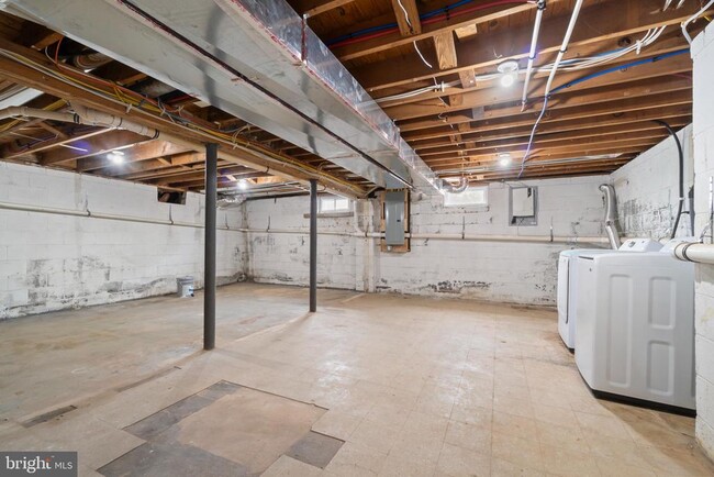 Building Photo - 615 Fairmount Dr