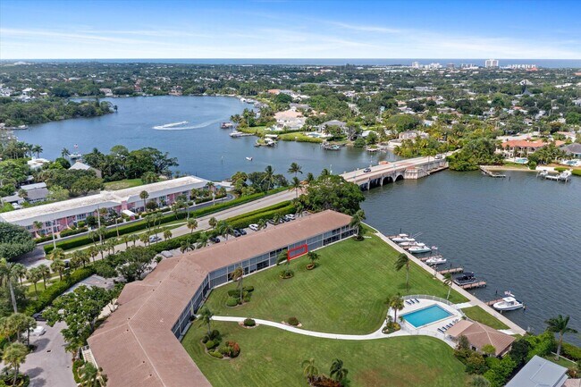 Building Photo - 478 Tequesta Dr
