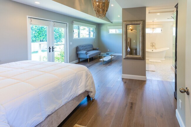 Building Photo - Furnished Oceanview Property