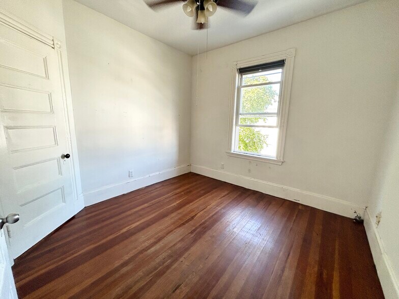 Building Photo - 111 Hillside St