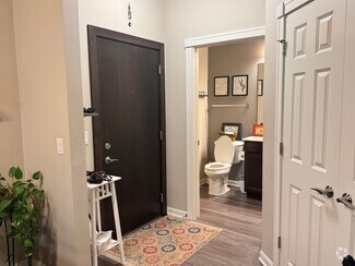 Building Photo - Comfortable Condo in Swan Creek